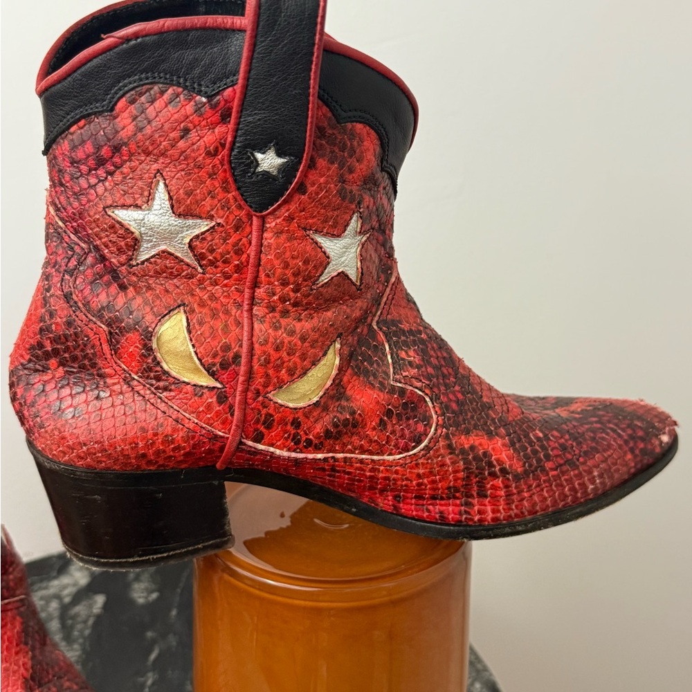 Red and Black Western Boots with Star and Moon design cowboy boot - Picture 10 of 14